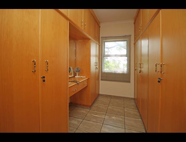 5 BEDROOM HOUSE FOR SALE IN BLOUBOSRAND